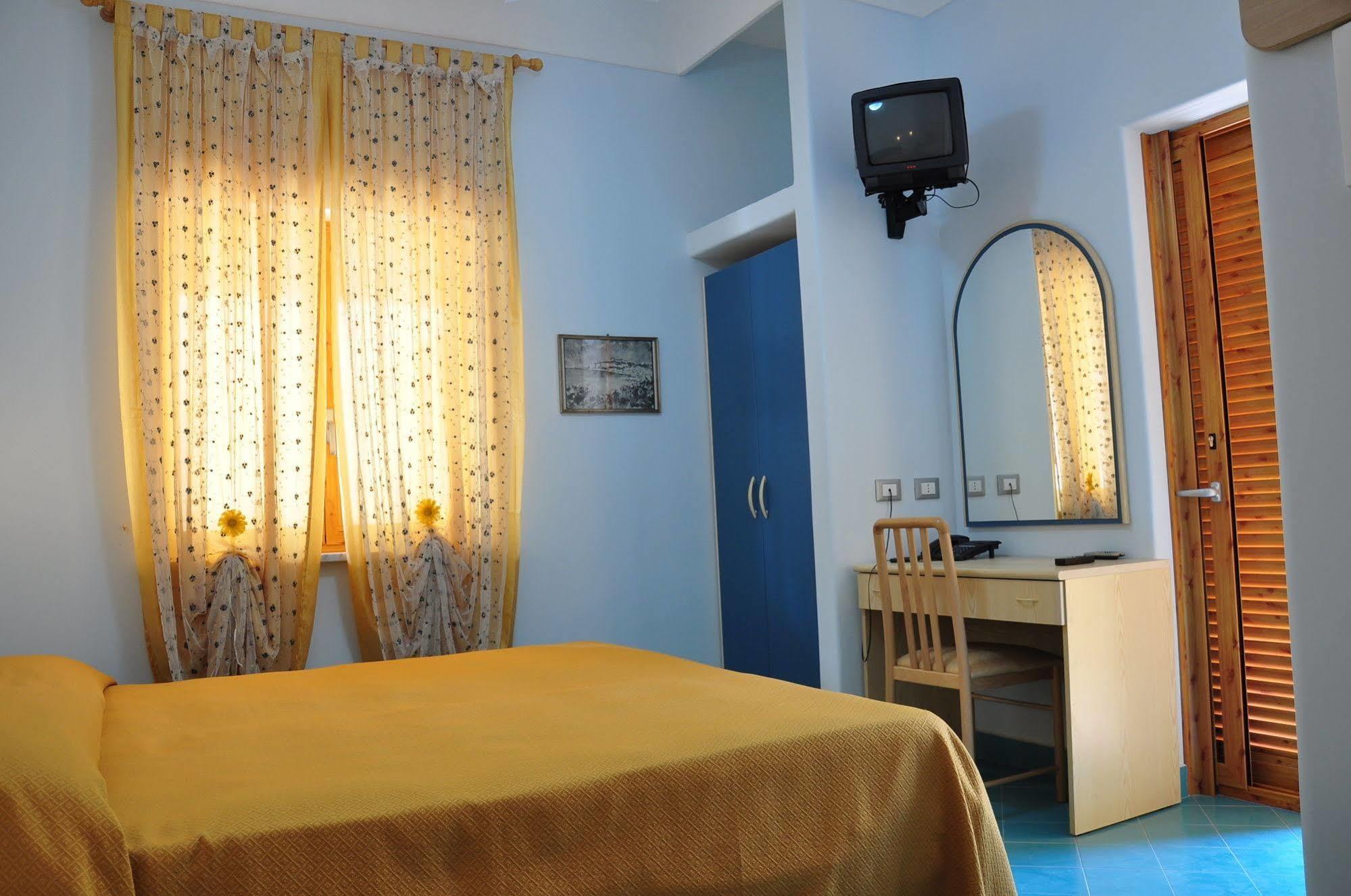 Hotel Villa Sirena Sant'Angelo  Esterno foto